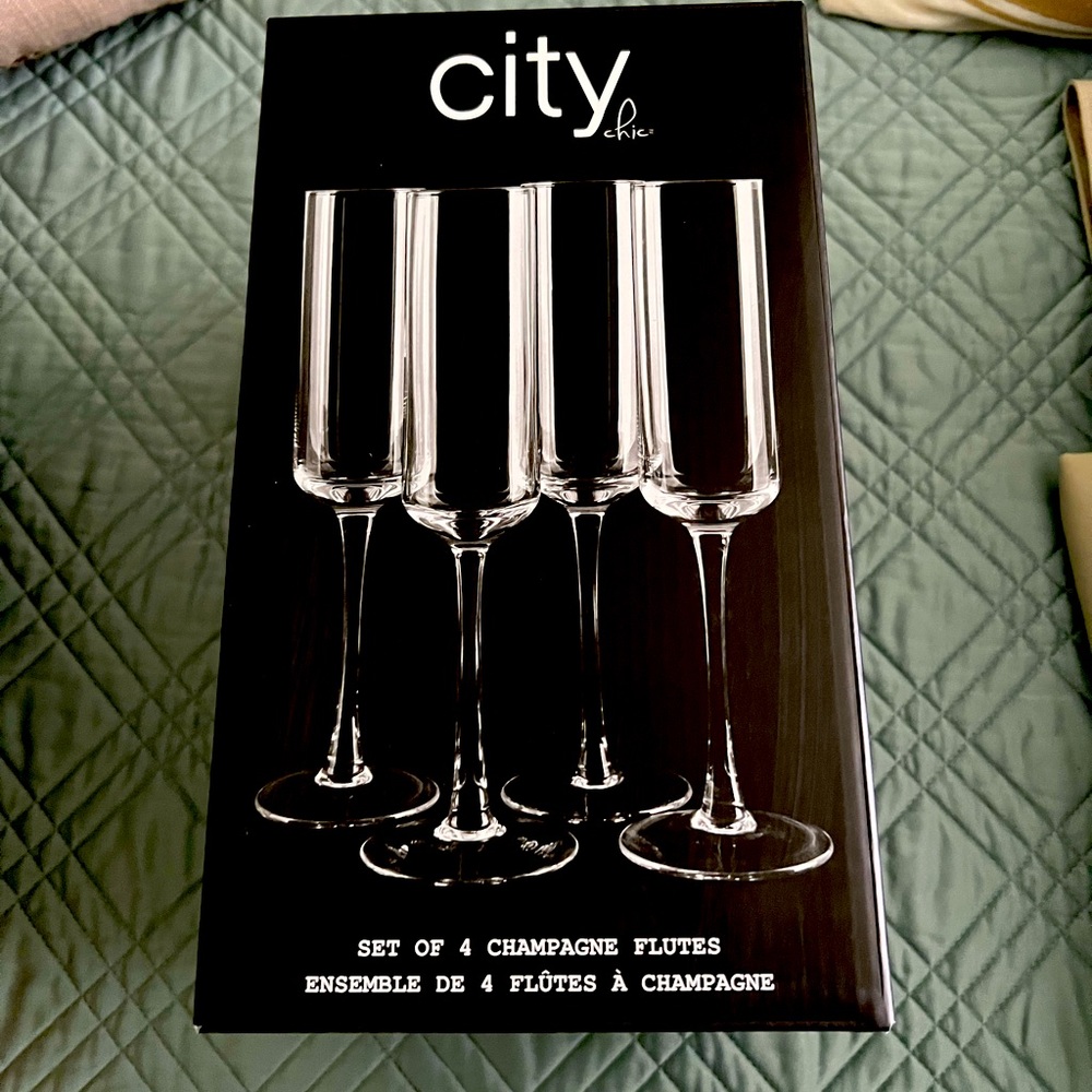 City chic set of four champagne glasses